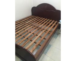 Giường gỗ xoan đào tự nhiên